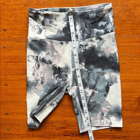 Balance Collection Active Shorts - Picture 5 of 6